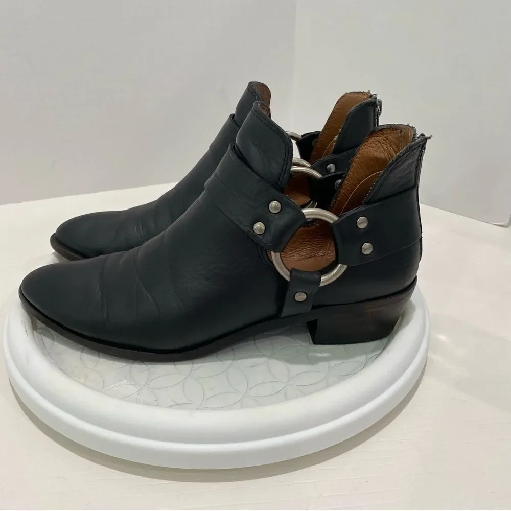 Frye Ray Harness Back Zip Black Size 7.5 Stacked Block Heel Metal Ring Detail